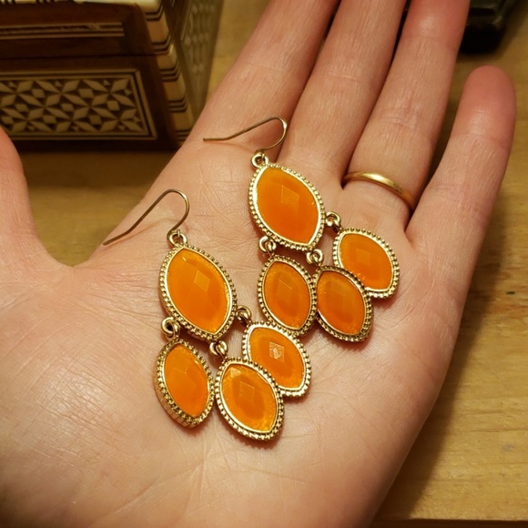 SOLD Orange dangle earrings - Picture 4 of 4